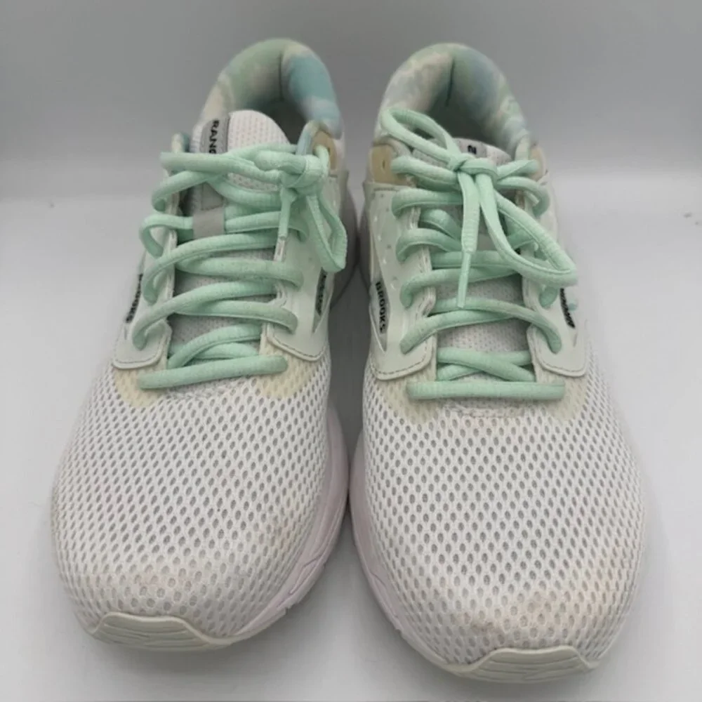 Brooks Women's Range 2 White Cushion Neutral Sneakers Size 8.5